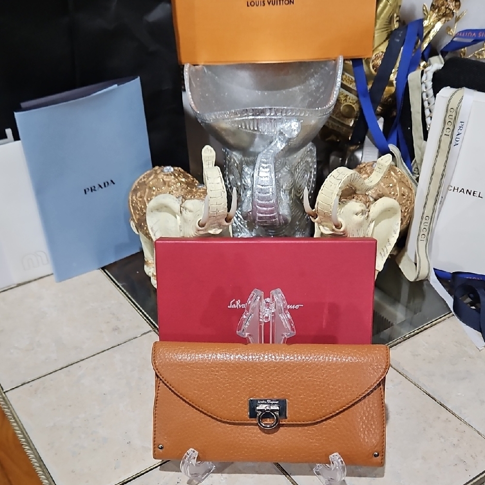 Salvatore Ferragamo Continental Caramello Calf Leather Gancini Wallet VGUC!